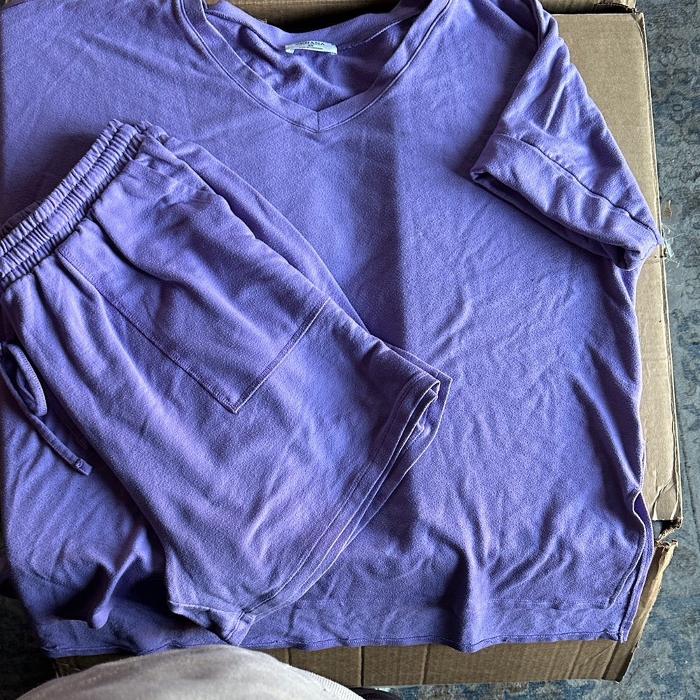 Zenana Outfitters Men's Purple V-Neck Short Sleeve Tee